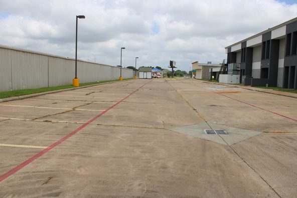 3501 Turtle Creek Dr, Port Arthur, TX 77642